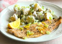 Forel met romige aardappelsalade