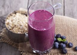 Bosbes- en havermoutsmoothie