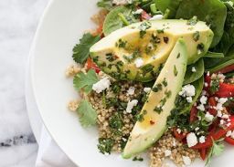 Quinoa- en avocadosalade