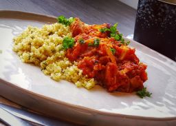 Groentestoof met kruidige quinoa