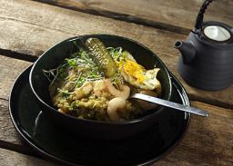 Nasi van quinoa met groene kool en gamba’s