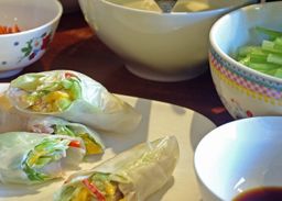 Springrolls met mango, kip en bleekselderij