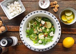 Salade met courgette, feta en noten