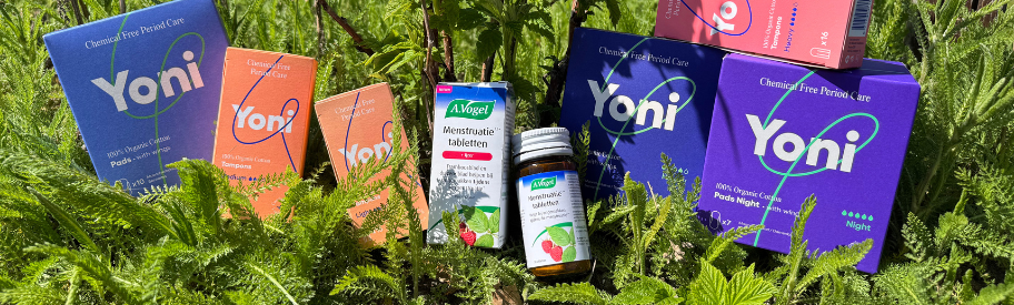 Yoni verpakkingen in de natuur en A.Vogel menstruatie tabetten in het midden. 