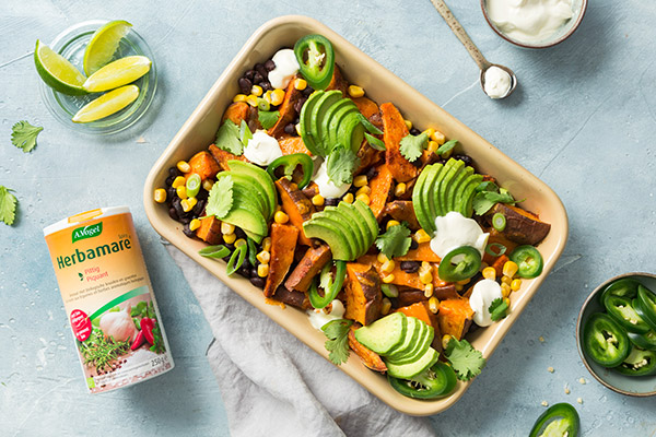Zoete aardappel nachos met zwarte bonen