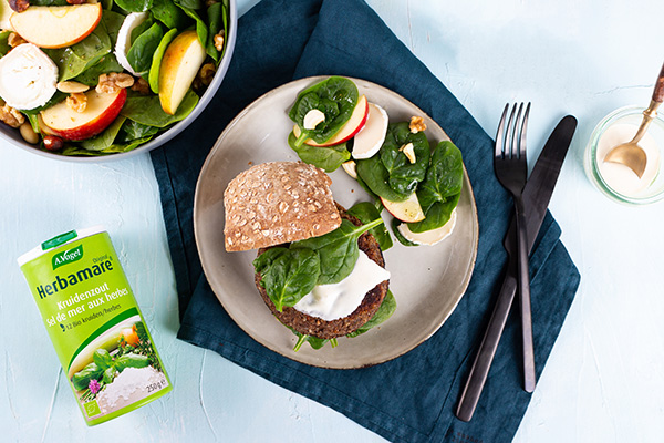Champignonburger met spinaziesalade