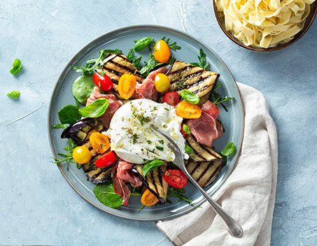 Kruidige aubergine met burrata en Italiaanse kruidenmix