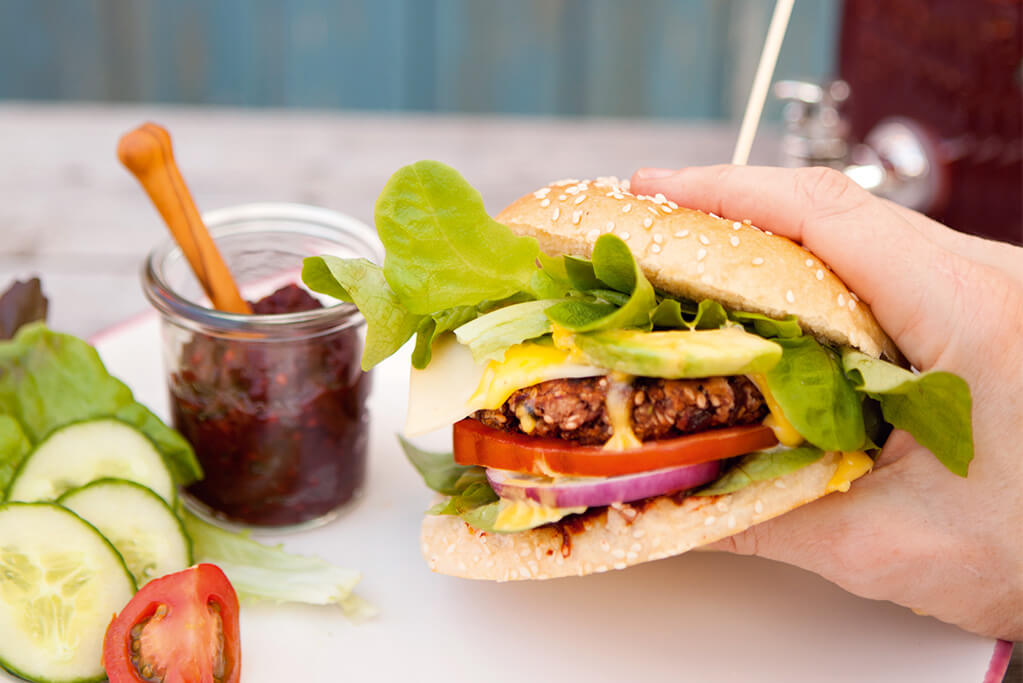 Vegaburger met kidneybonen en Herbamare Spicy Vegaburger met kidneybonen en Herbamare Spicy