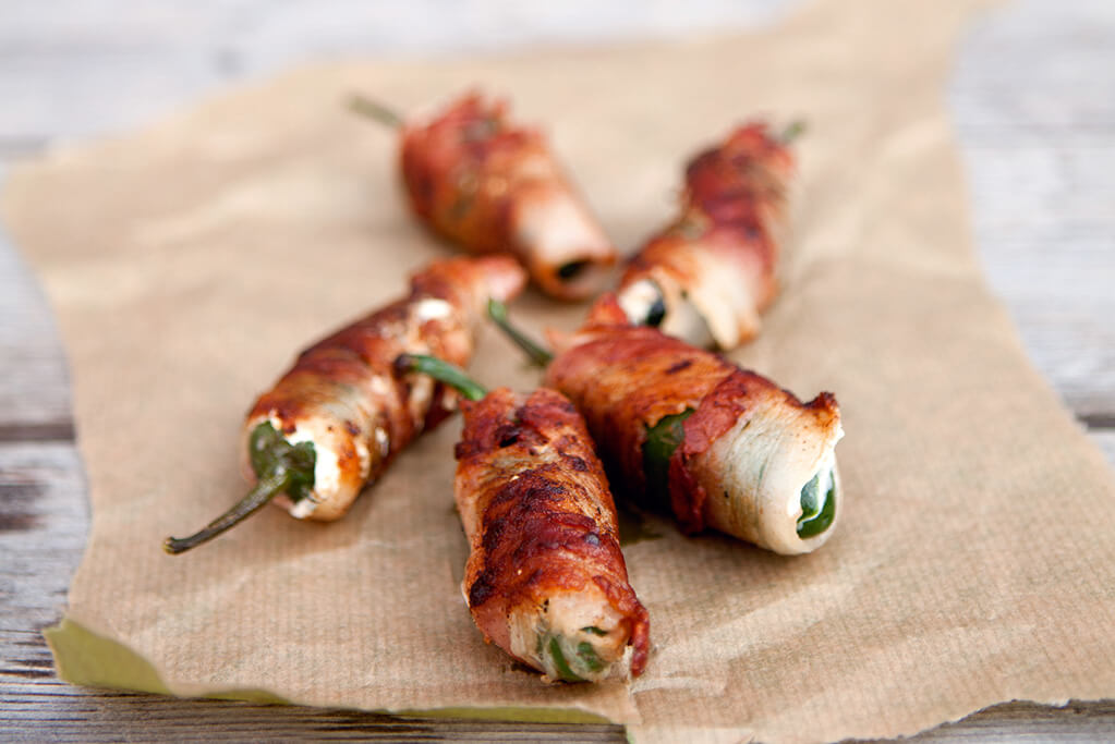 Jalapeños omwikkelt met bacon